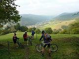 2009-09-18 (44) Abfahrt ueber viele Kuhzaeune nach Untermuenstertal